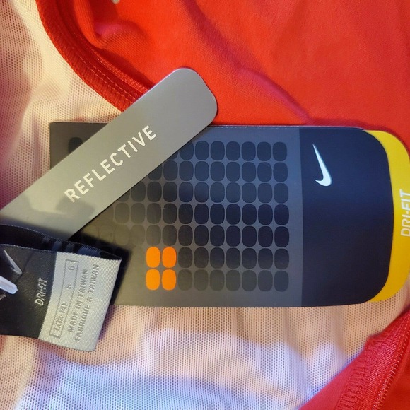 nike running top large red 211505 w pocket lined dri-fit work out - Picture 8 of 8